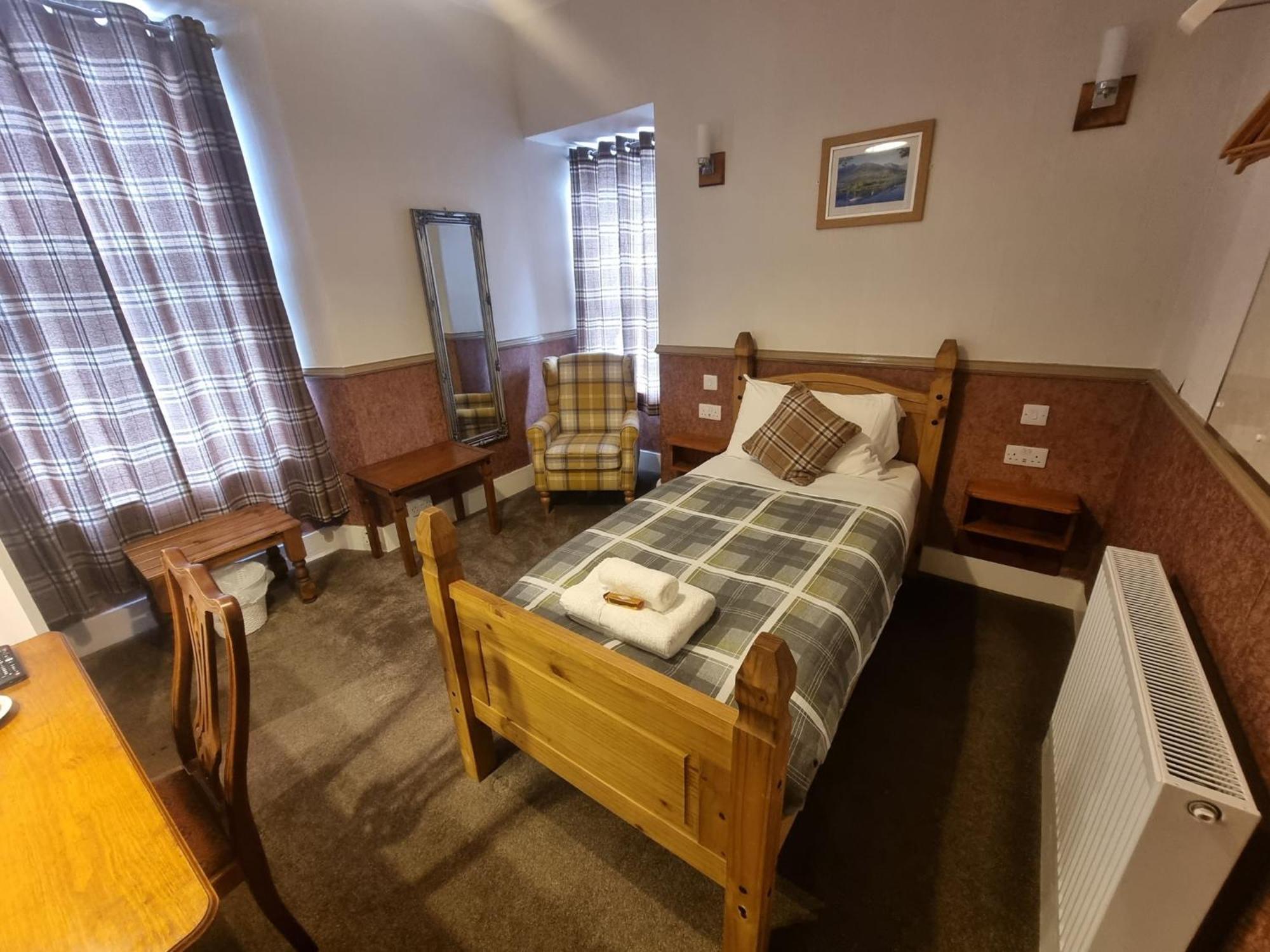 Roy Bridge Hotel フォート・ウィリアム エクステリア 写真